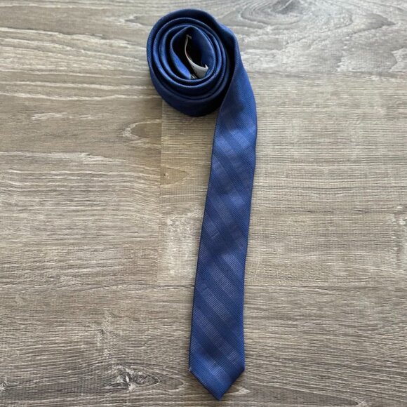Calvin Klein Silk Extreme Slim Blue Striped Tie - Picture 2 of 6